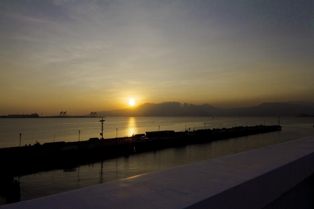 The Reef Hotel&Residences Olongapo Buitenkant foto