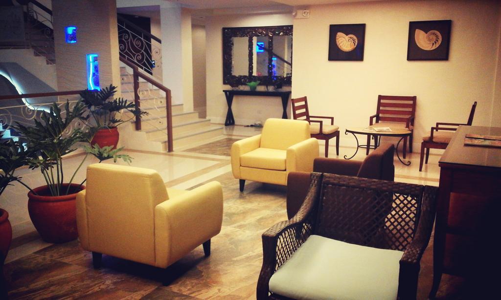 The Reef Hotel&Residences Olongapo Buitenkant foto
