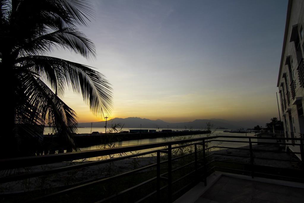The Reef Hotel&Residences Olongapo Buitenkant foto