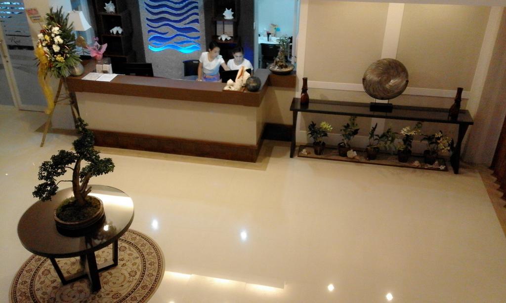 The Reef Hotel&Residences Olongapo Buitenkant foto