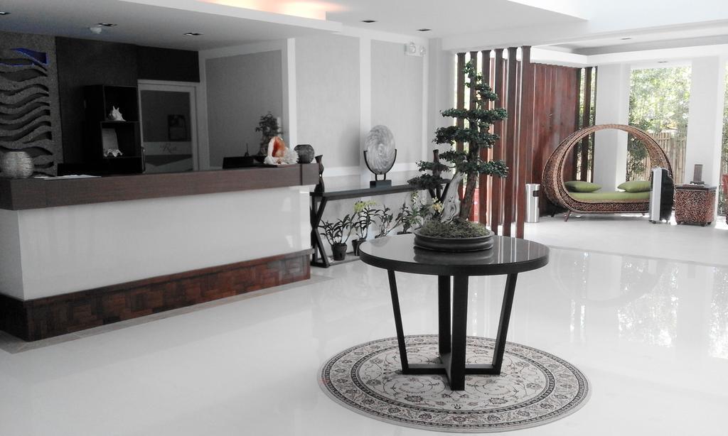 The Reef Hotel&Residences Olongapo Buitenkant foto