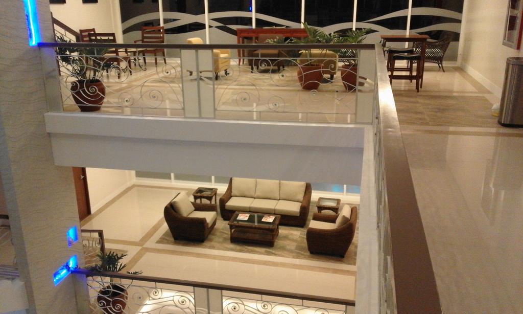The Reef Hotel&Residences Olongapo Buitenkant foto