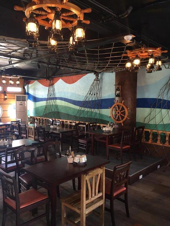The Reef Hotel&Residences Olongapo Buitenkant foto