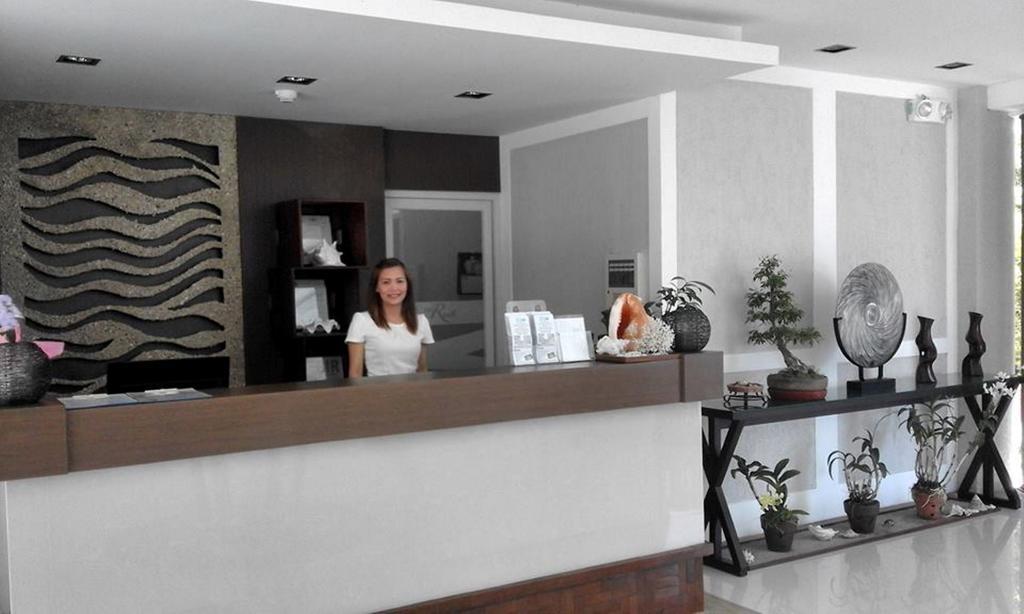 The Reef Hotel&Residences Olongapo Buitenkant foto