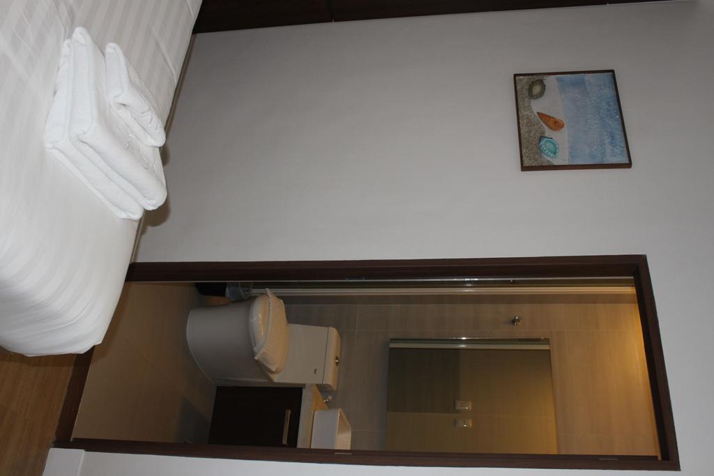The Reef Hotel&Residences Olongapo Buitenkant foto