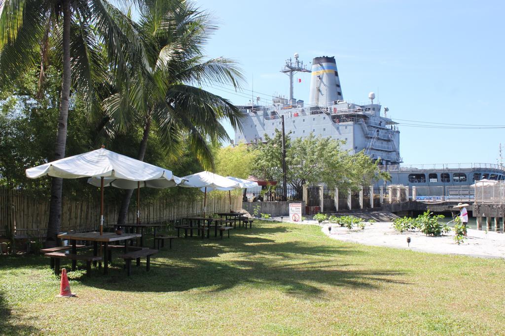 The Reef Hotel&Residences Olongapo Buitenkant foto