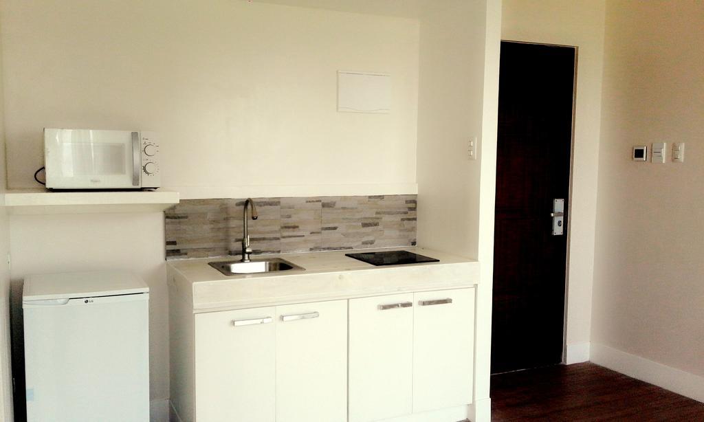 The Reef Hotel&Residences Olongapo Buitenkant foto