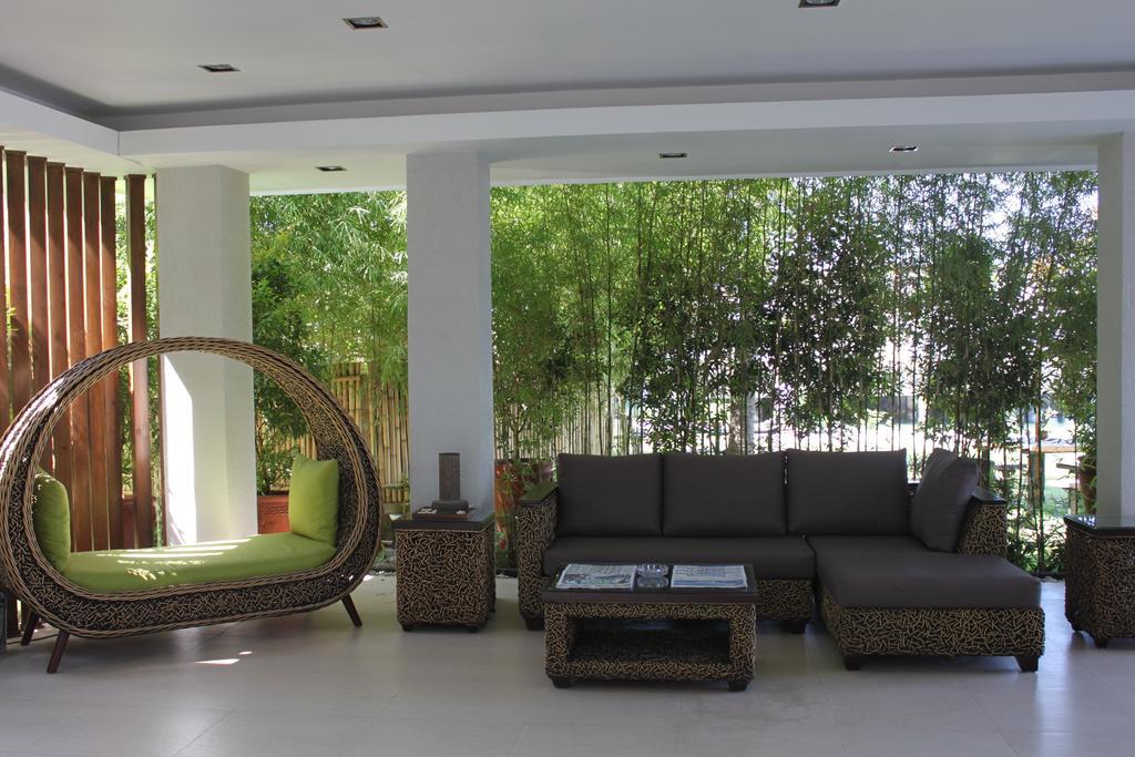 The Reef Hotel&Residences Olongapo Buitenkant foto