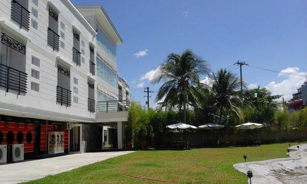 The Reef Hotel&Residences Olongapo Buitenkant foto
