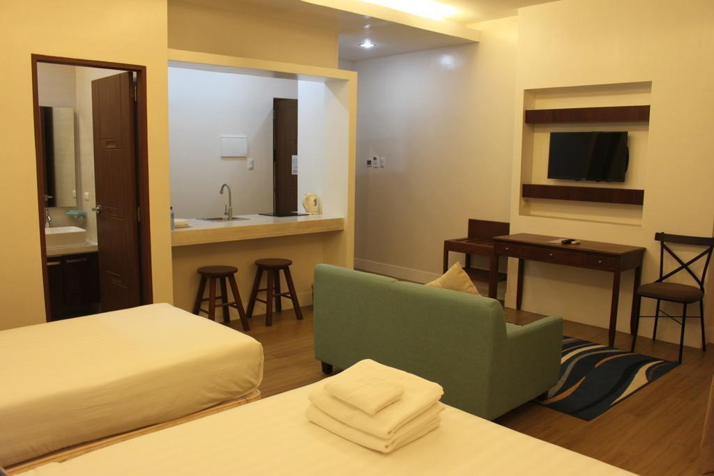 The Reef Hotel&Residences Olongapo Buitenkant foto