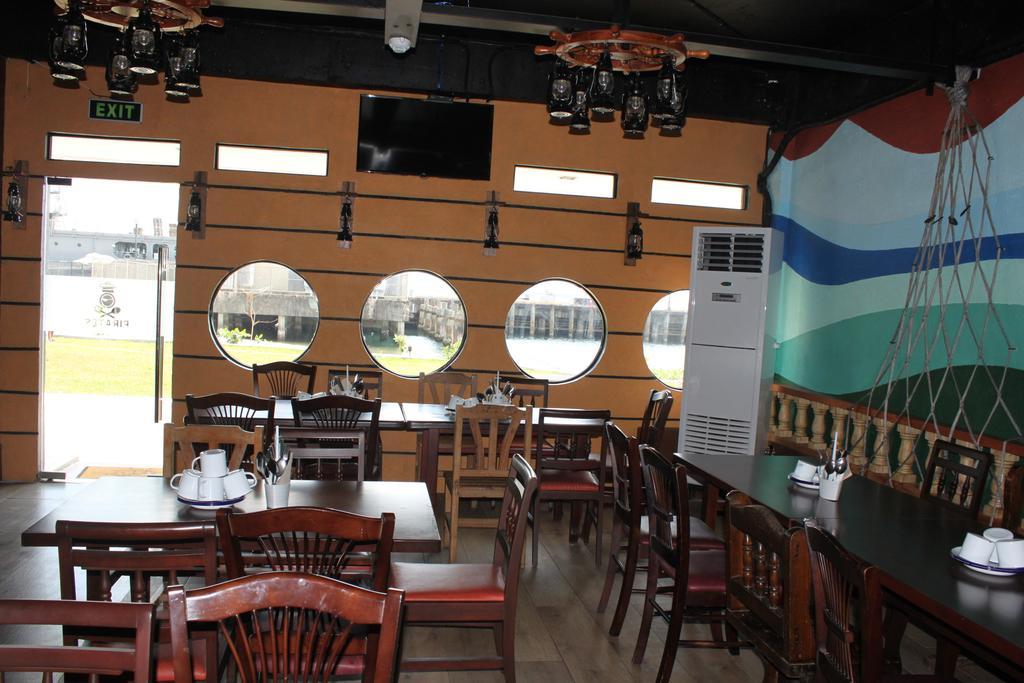 The Reef Hotel&Residences Olongapo Buitenkant foto