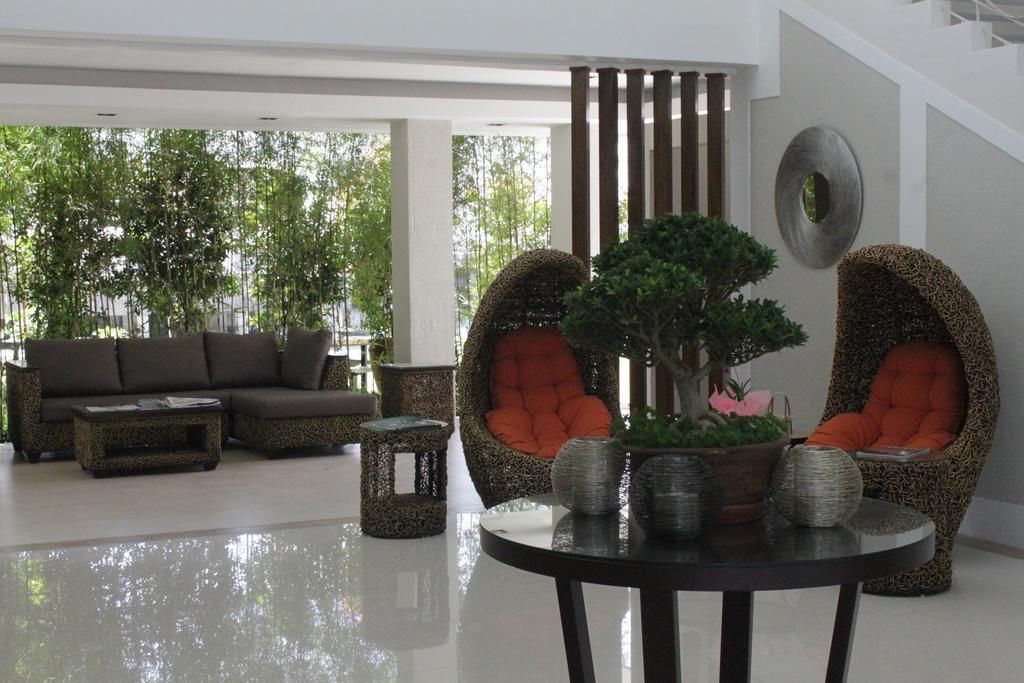 The Reef Hotel&Residences Olongapo Buitenkant foto