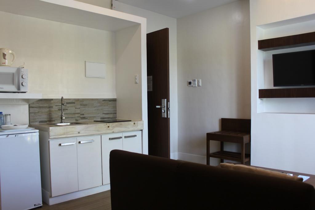 The Reef Hotel&Residences Olongapo Buitenkant foto