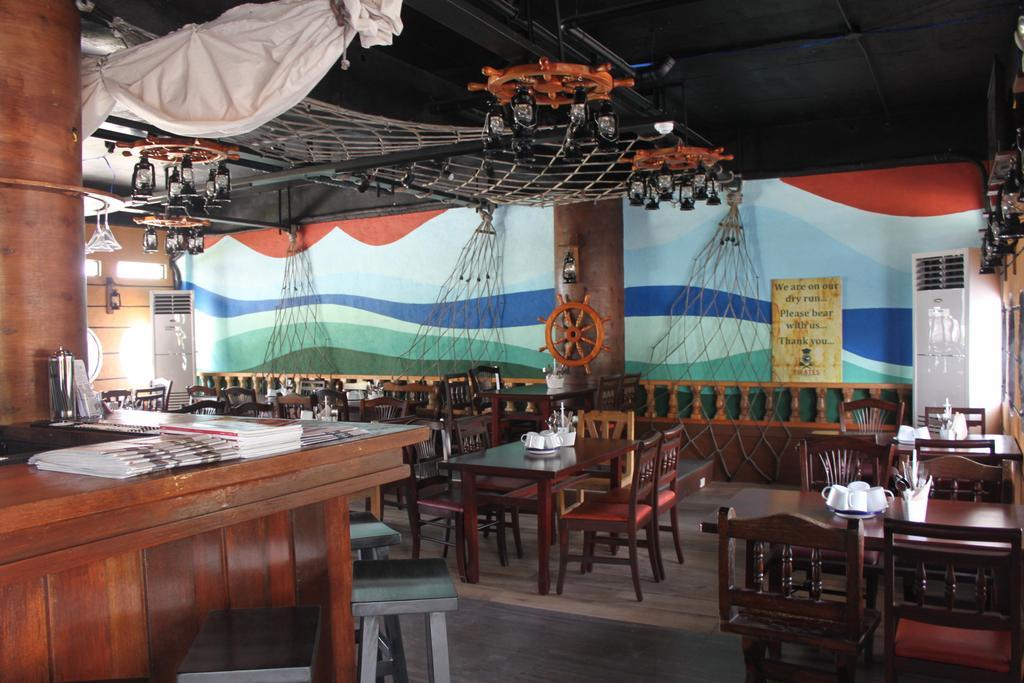 The Reef Hotel&Residences Olongapo Buitenkant foto