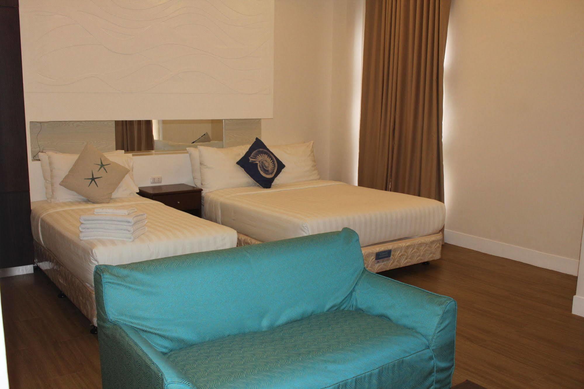 The Reef Hotel&Residences Olongapo Buitenkant foto