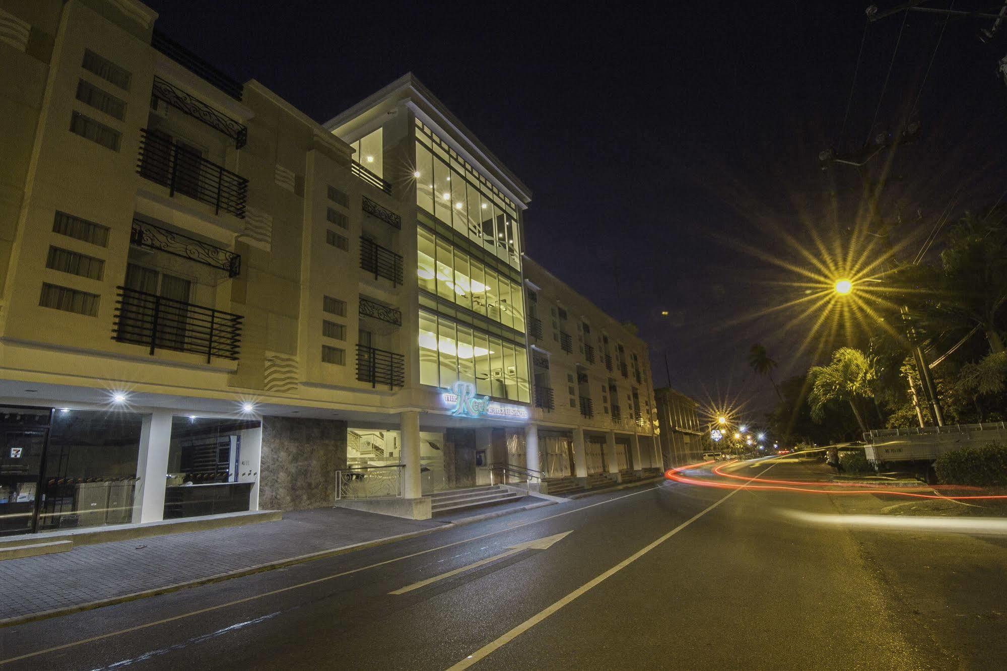 The Reef Hotel&Residences Olongapo Buitenkant foto